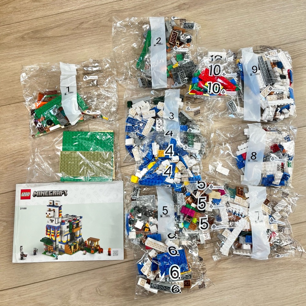 New Lego Minecraft The Llama Village Set - Sealed with instruction book